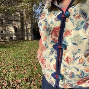 VESTE JEANNE MATELASSÉE FLEURS SANS MANCHE