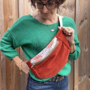 Banane velours et fleurs rouille