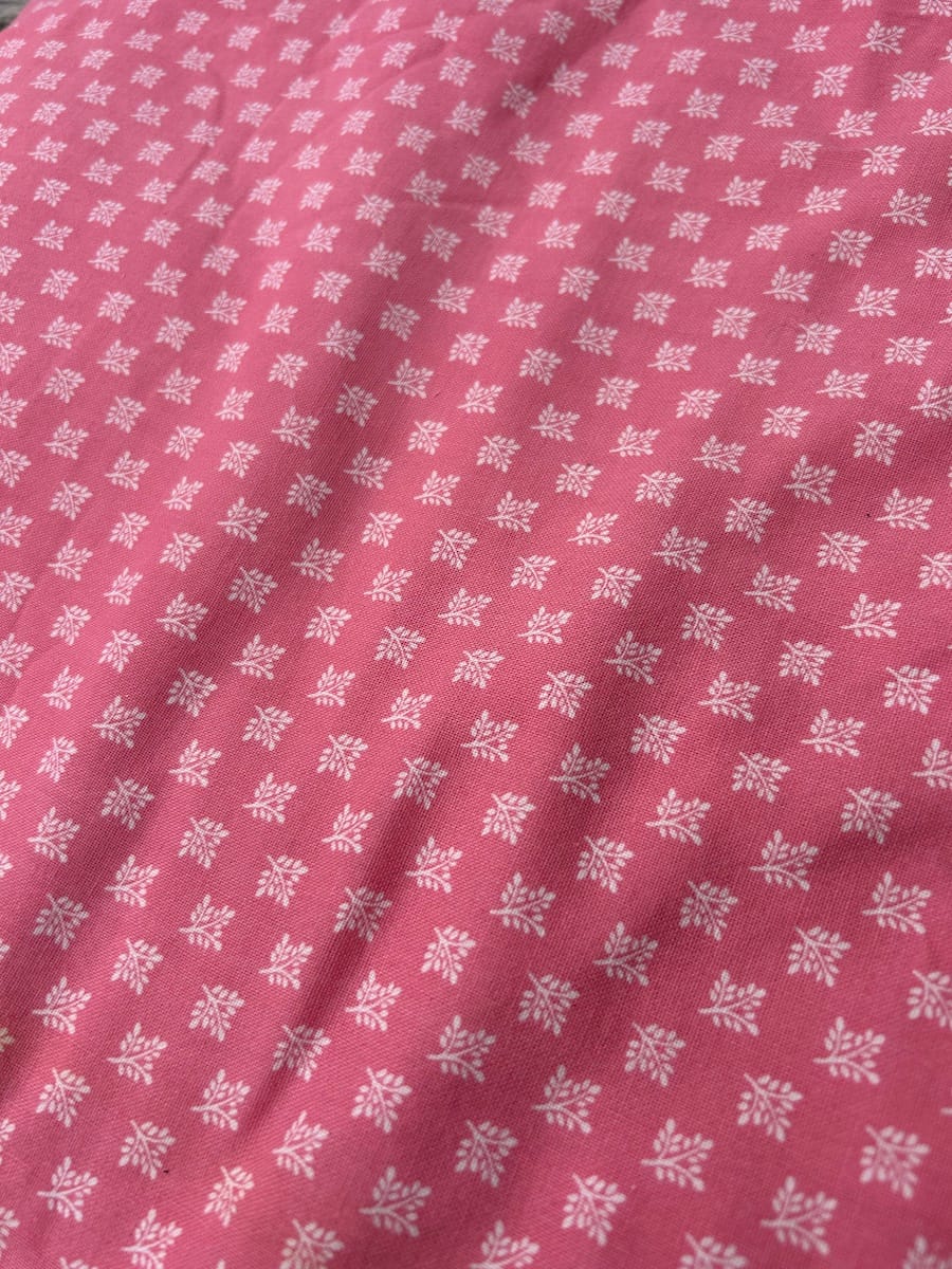 Motif fleurs rose culotte frou frou