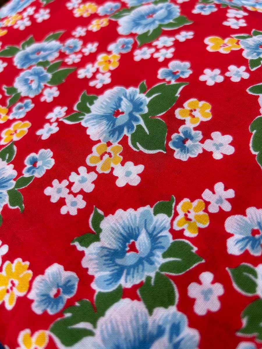 Motif fleurs rouge culotte frou frou