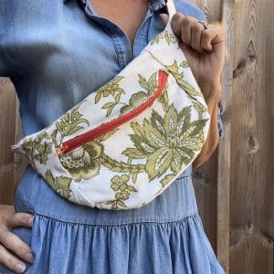 SAC BANANE GROSSES FLEURS KAKI ET ECRU