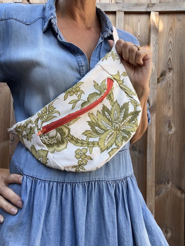 SAC BANANE GROSSES FLEURS KAKI ET ECRU