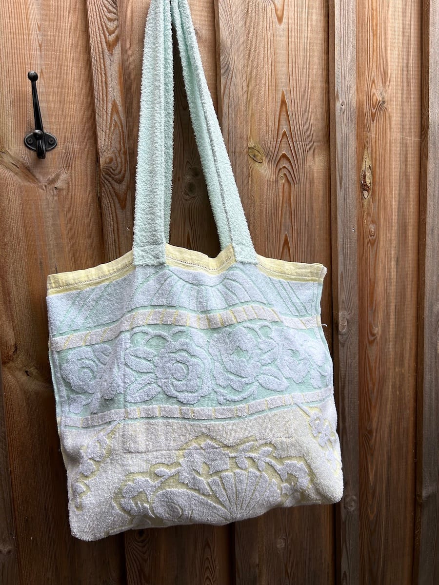 Sac de plage vert et jaune – Image 4