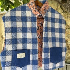 VESTE JEANNE MATELASSÉE FLEURS ET CARREAUX SANS MANCHE