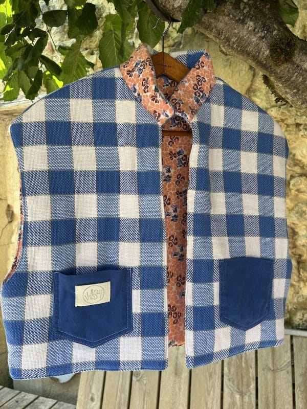 VESTE JEANNE MATELASSÉE FLEURS ET CARREAUX SANS MANCHE