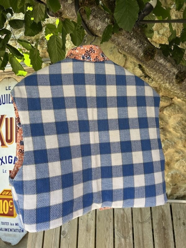 VESTE JEANNE MATELASSÉE FLEURS ET CARREAUX SANS MANCHE – Image 2