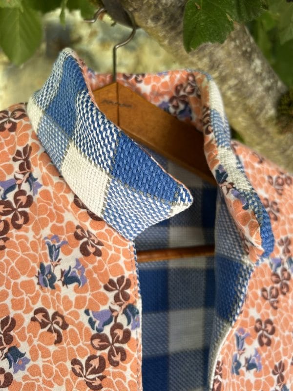 VESTE JEANNE MATELASSÉE FLEURS ET CARREAUX SANS MANCHE – Image 5