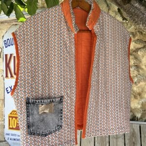 VESTE JEANNE MATELASSÉE ORANGE ET GRISE SANS MANCHE