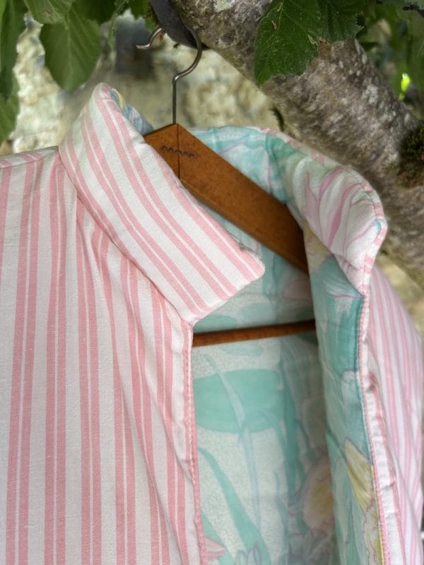 VESTE JEANNE MATELASSÉE FLEURS ET RAYURES SANS MANCHE – Image 6